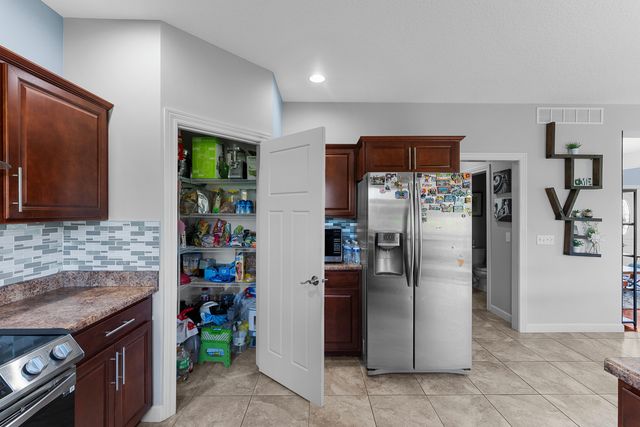 6104 Fillmore Street, Davenport, IA 52806
