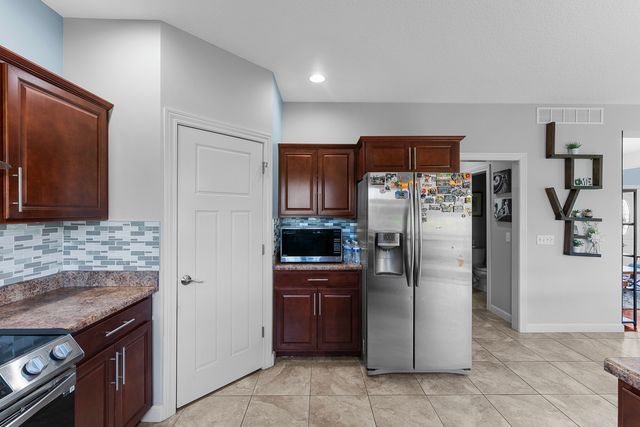 6104 Fillmore Street, Davenport, IA 52806