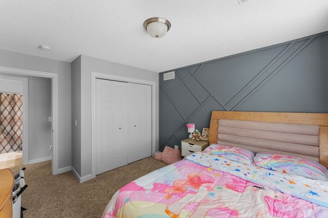 6104 Fillmore Street, Davenport, IA 52806