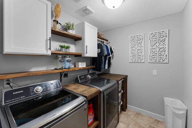 6104 Fillmore Street, Davenport, IA 52806