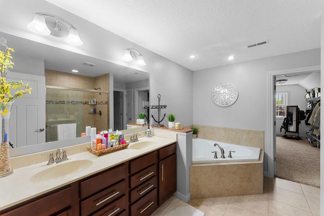 6104 Fillmore Street, Davenport, IA 52806