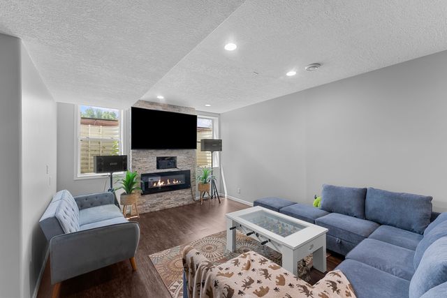 6104 Fillmore Street, Davenport, IA 52806