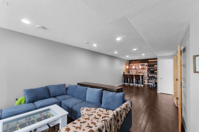6104 Fillmore Street, Davenport, IA 52806