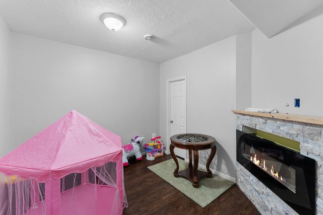 6104 Fillmore Street, Davenport, IA 52806