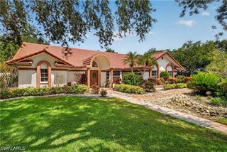 240 Stonegate CT, Naples, FL 34119