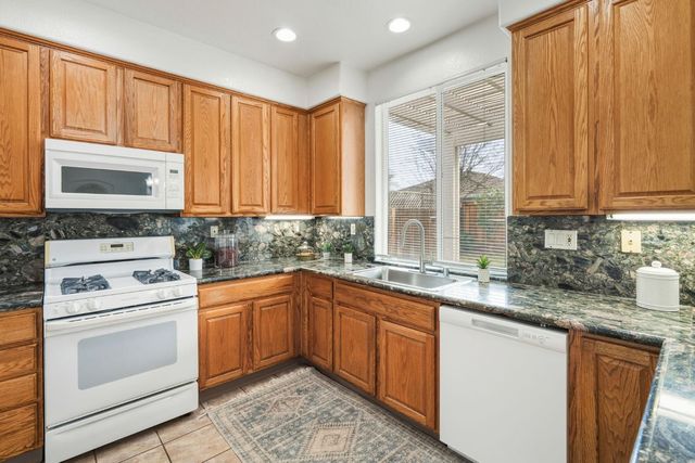 8340 Cantwell Dr, Elk Grove, CA 95624