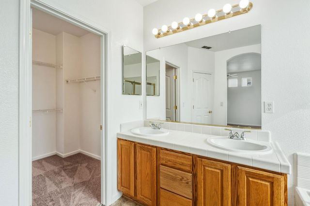 8340 Cantwell Dr, Elk Grove, CA 95624