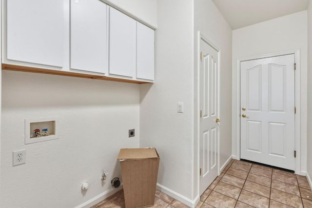 8340 Cantwell Dr, Elk Grove, CA 95624