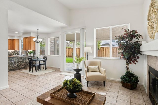 8340 Cantwell Dr, Elk Grove, CA 95624