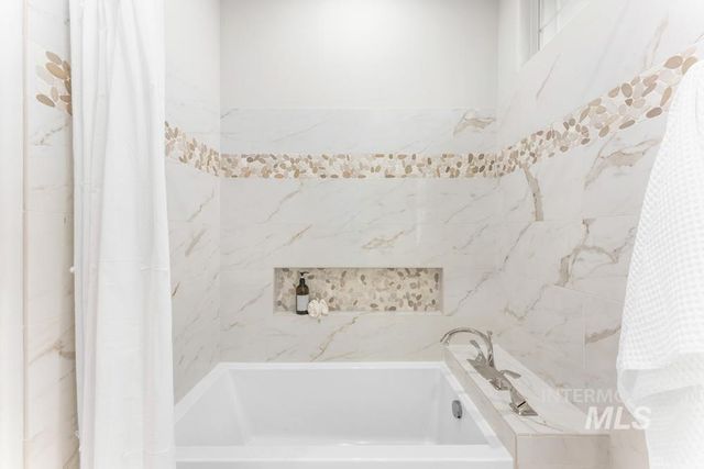 1049 E Riversong Dr, Eagle, ID 83616