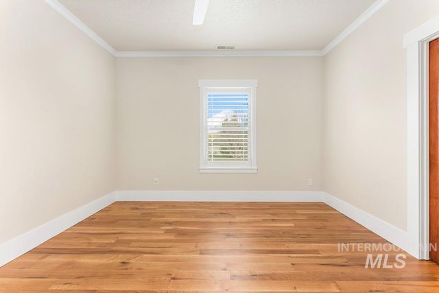 1049 E Riversong Dr, Eagle, ID 83616