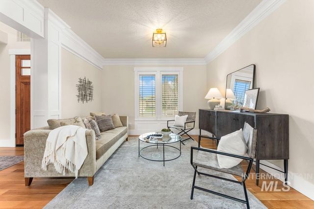 1049 E Riversong Dr, Eagle, ID 83616