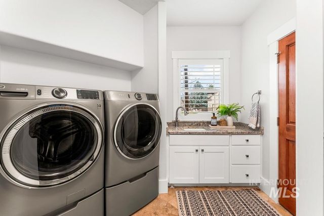 1049 E Riversong Dr, Eagle, ID 83616