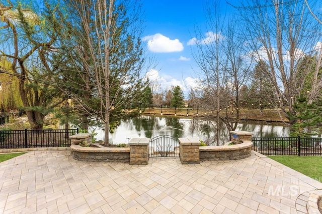 1049 E Riversong Dr, Eagle, ID 83616