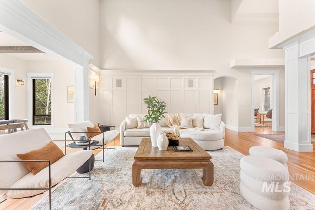 1049 E Riversong Dr, Eagle, ID 83616