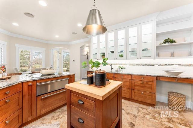 1049 E Riversong Dr, Eagle, ID 83616