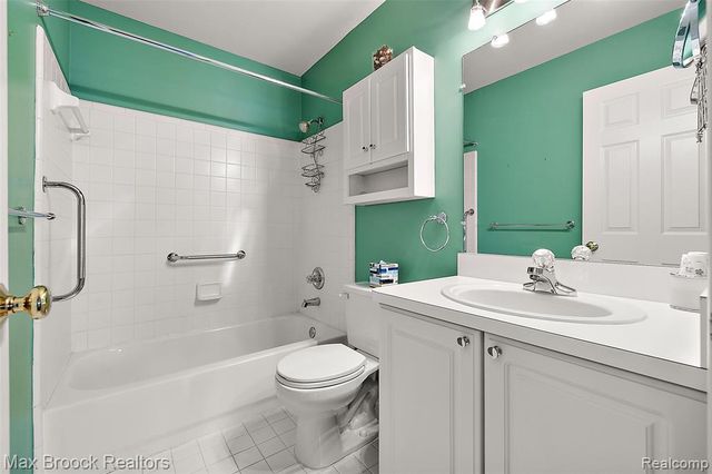 46784 Country Lane, Macomb, MI 48044