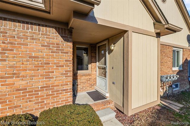 46784 Country Lane, Macomb, MI 48044