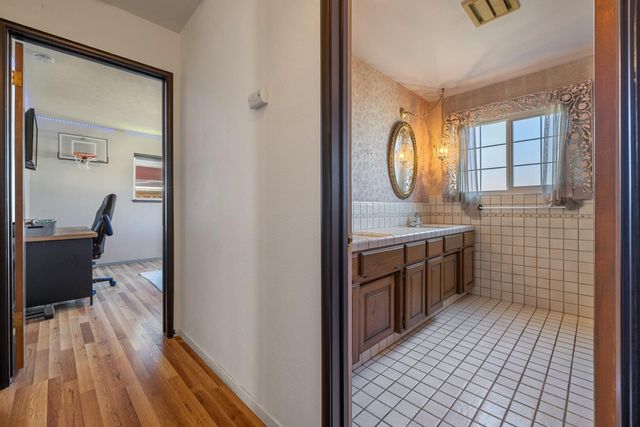 504 Robin Hood Dr, Modesto, CA 95350