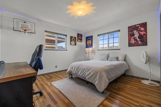 504 Robin Hood Dr, Modesto, CA 95350