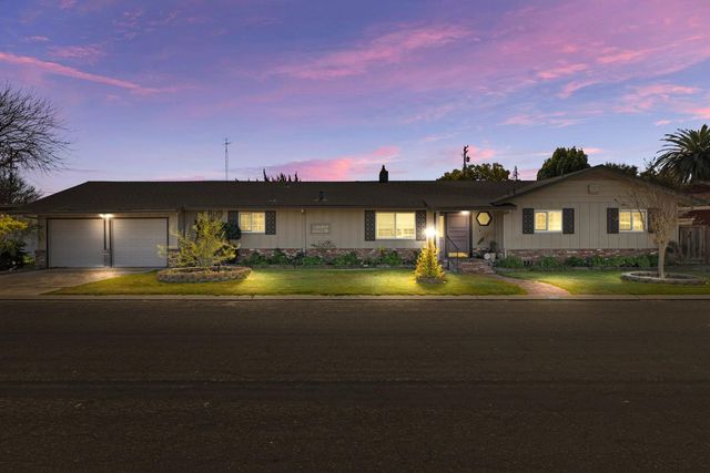 504 Robin Hood Dr, Modesto, CA 95350