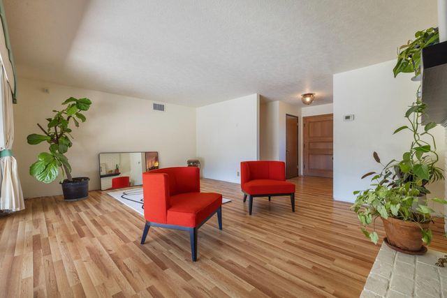 504 Robin Hood Dr, Modesto, CA 95350