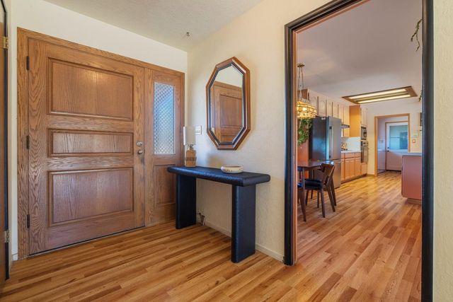 504 Robin Hood Dr, Modesto, CA 95350