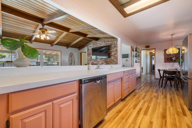 504 Robin Hood Dr, Modesto, CA 95350