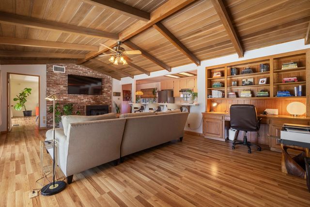 504 Robin Hood Dr, Modesto, CA 95350