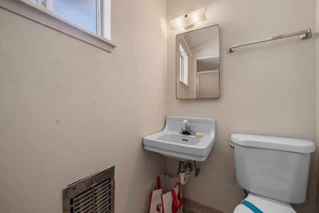 504 Robin Hood Dr, Modesto, CA 95350