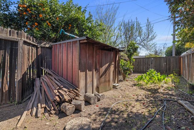 504 Robin Hood Dr, Modesto, CA 95350