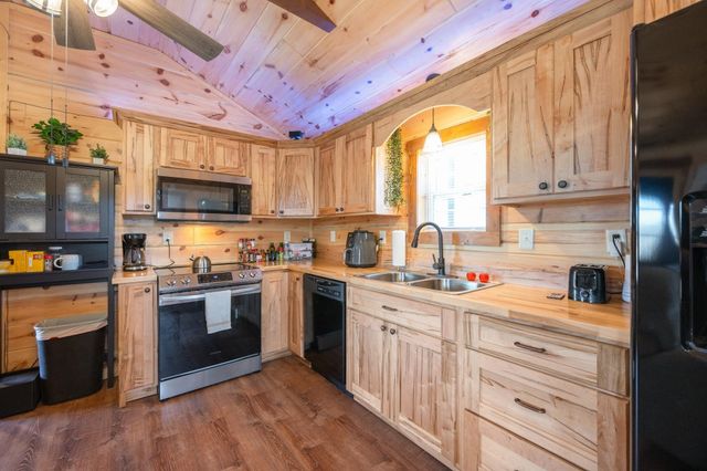 1700 FRANKS RD, Sugar Tree, TN 38380