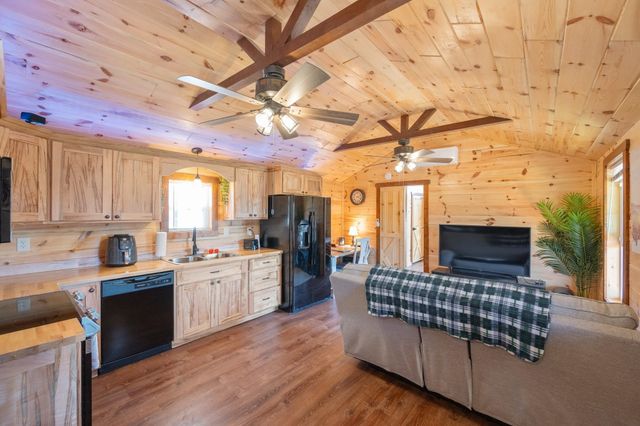 1700 FRANKS RD, Sugar Tree, TN 38380