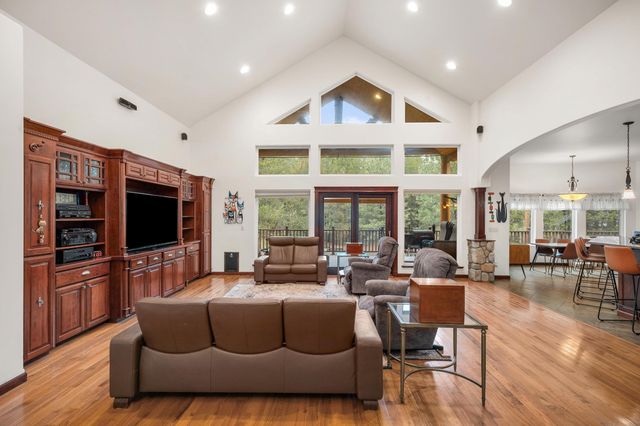 21615 N Green Pine Ln, Colbert, WA 99005