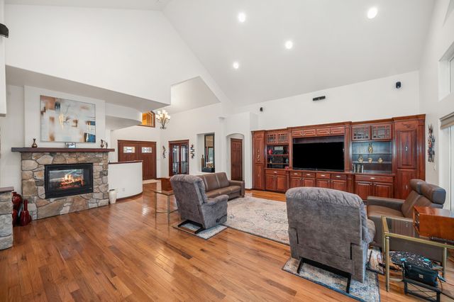 21615 N Green Pine Ln, Colbert, WA 99005