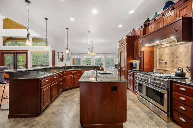 21615 N Green Pine Ln, Colbert, WA 99005