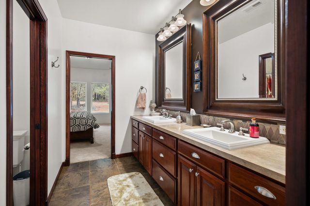 21615 N Green Pine Ln, Colbert, WA 99005