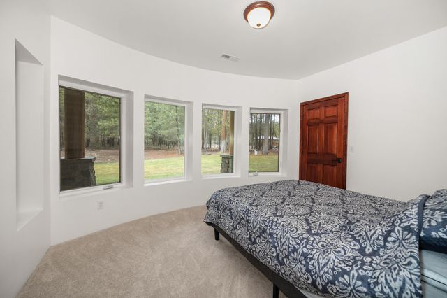 21615 N Green Pine Ln, Colbert, WA 99005