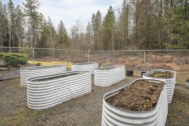 21615 N Green Pine Ln, Colbert, WA 99005