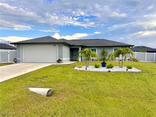408 NE 7th TER, Cape Coral, FL 33909