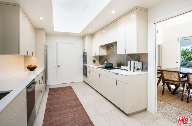 1121 Loma Vista Drive, Beverly Hills, CA 90210