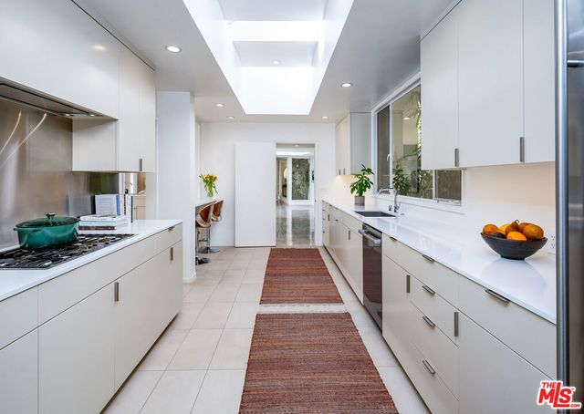 1121 Loma Vista Drive, Beverly Hills, CA 90210