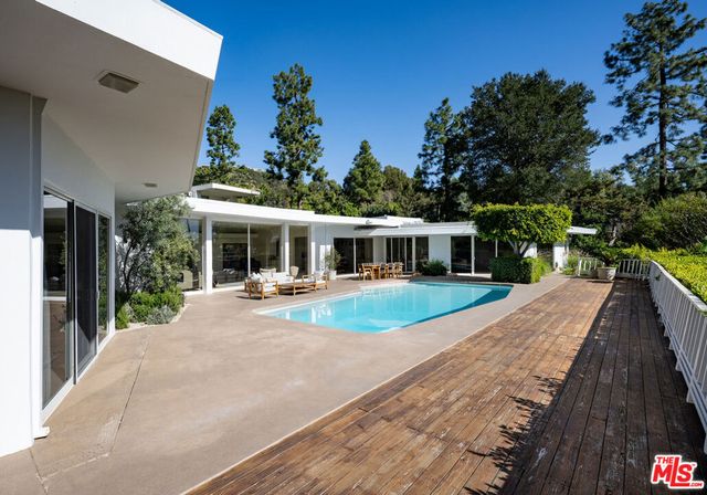 1121 Loma Vista Drive, Beverly Hills, CA 90210