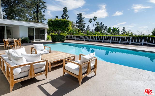 1121 Loma Vista Drive, Beverly Hills, CA 90210