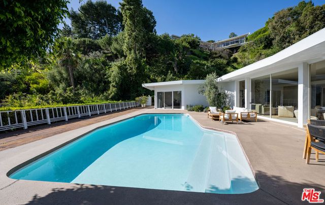 1121 Loma Vista Drive, Beverly Hills, CA 90210