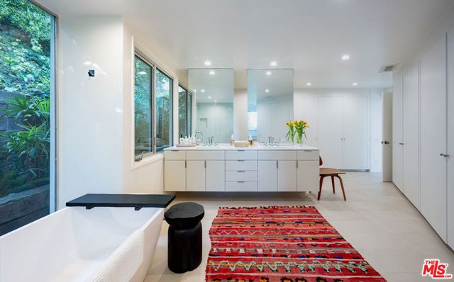 1121 Loma Vista Drive, Beverly Hills, CA 90210