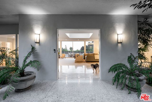 1121 Loma Vista Drive, Beverly Hills, CA 90210