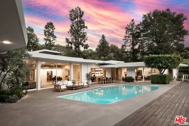 1121 Loma Vista Drive, Beverly Hills, CA 90210