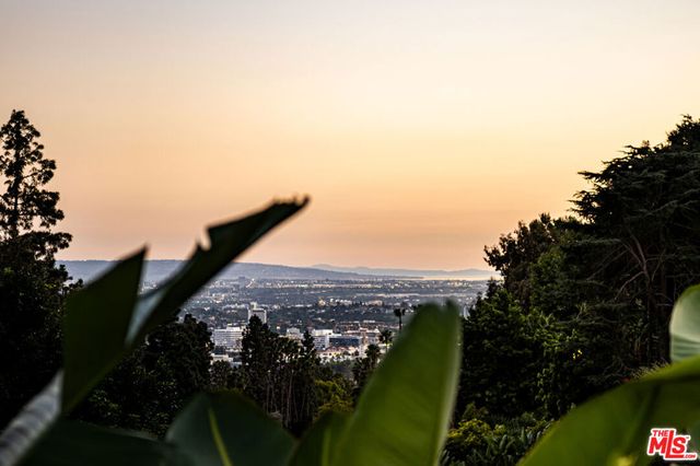 1121 Loma Vista Drive, Beverly Hills, CA 90210