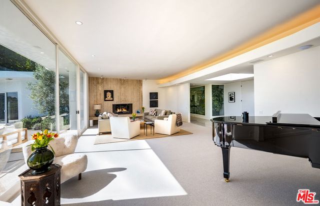 1121 Loma Vista Drive, Beverly Hills, CA 90210